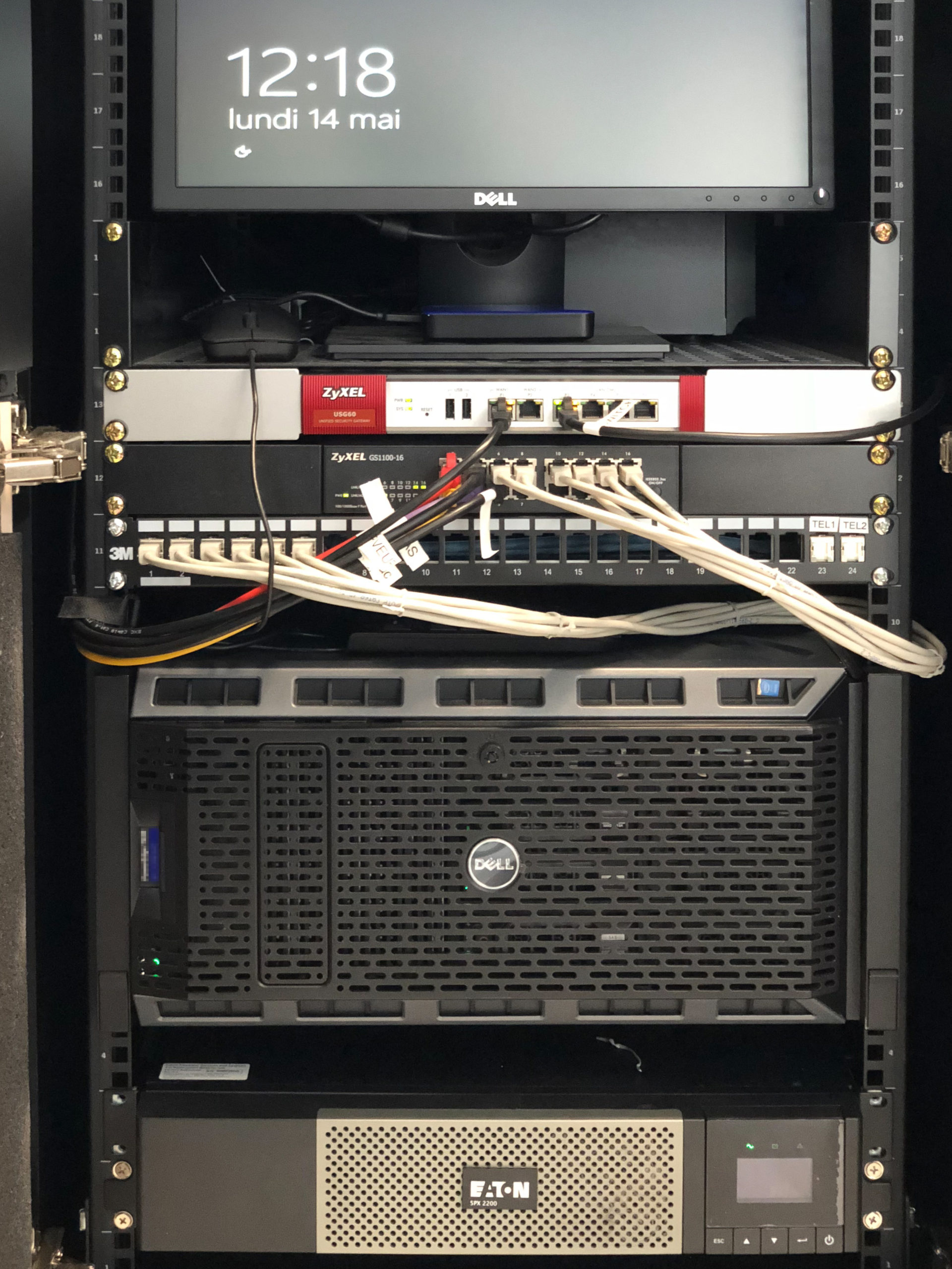 Serveur tour multifonctions converti au format rackable